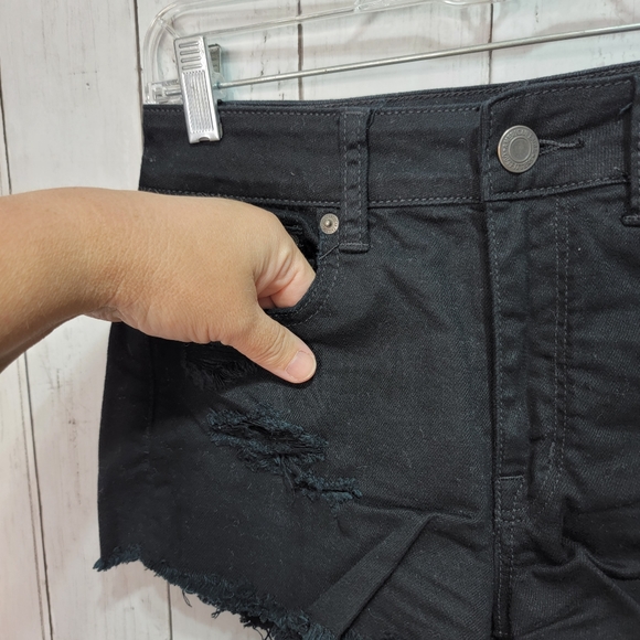 American Eagle Women's Black Hi-Rise Festival Distressed Denim Shorts Size 2. - Picture 3 of 8